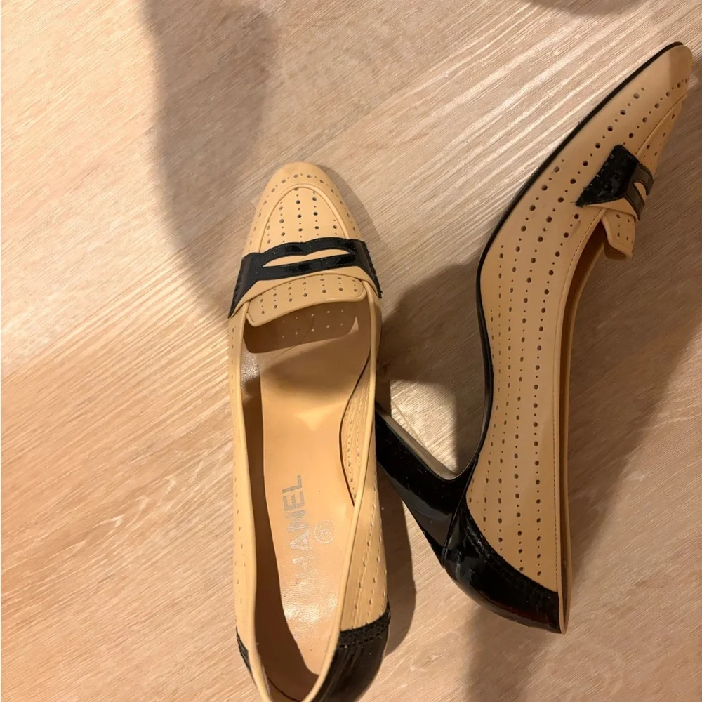 Beautiful Chanel pump - Picture 2 of 3